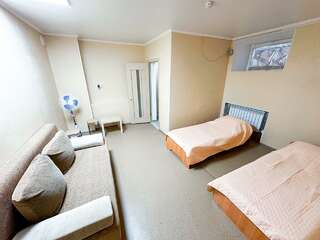 Гостевой дом АндриАнна Соль-Илецк 4-местный номер эконом стандарт-1